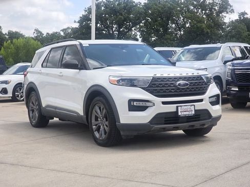 Used 2021 Ford Explorer XLT w/ Equipment Group 202A RWD image 2