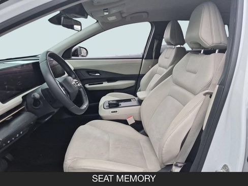 Used 2023 Nissan Ariya FWD image 14