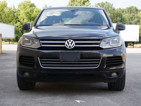 Used 2014 Volkswagen Touareg Sport image 2