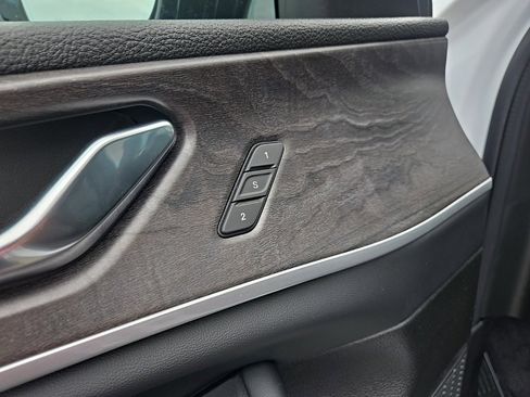 New 2025 Jeep Grand Cherokee L Limited w/ Luxury Tech Group II image 32