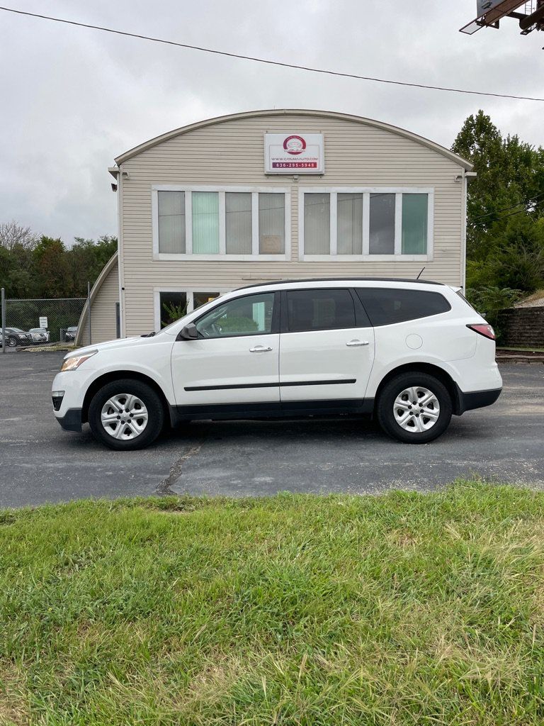 Used 2017 Chevrolet Traverse LS FWD image 2