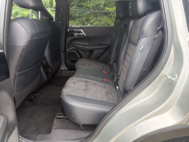 Used 2024 Mitsubishi Outlander SE AWD/4WD image 14