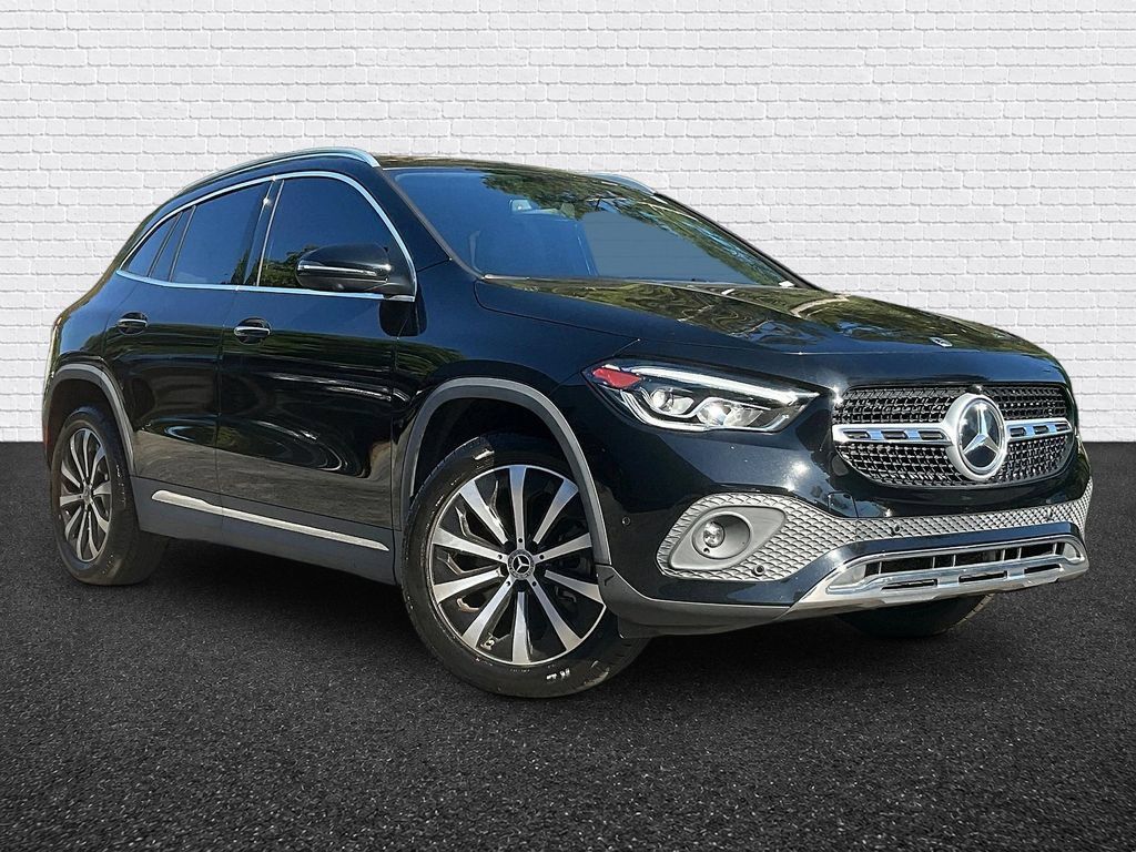 Used 2023 Mercedes-Benz GLA 250 w/ Premium Package image 3