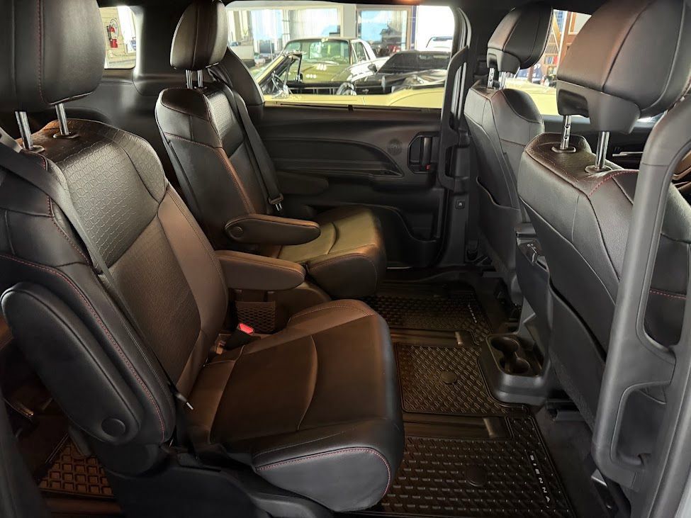 Used 2025 Toyota Sienna XSE AWD/4WD image 15