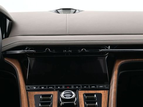 Used 2024 Aston Martin DB12 Coupe image 9