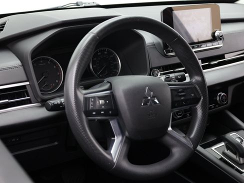 Used 2022 Mitsubishi Outlander ES AWD/4WD image 10