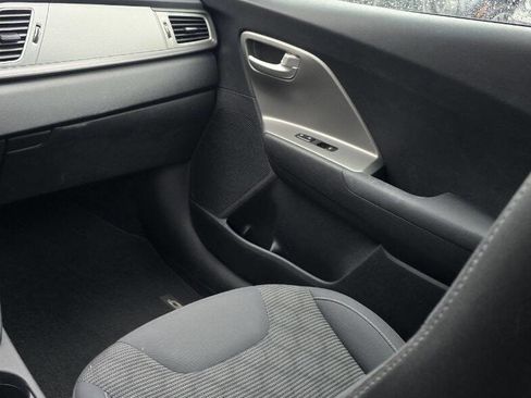 Used 2019 Kia Niro LX image 16