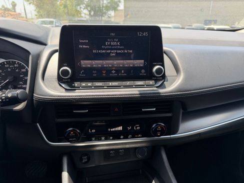 Used 2025 Nissan Rogue SV FWD image 17