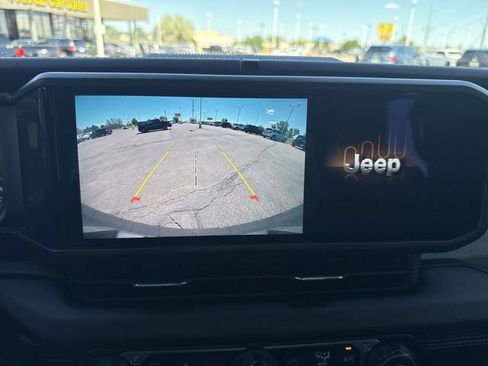 Used 2025 Jeep Wrangler Unlimited Sahara AWD/4WD image 18