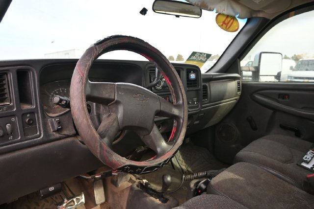 Used 2004 Chevrolet Silverado 2500 W/T w/ Snow Plow Prep Package AWD/4WD image 15