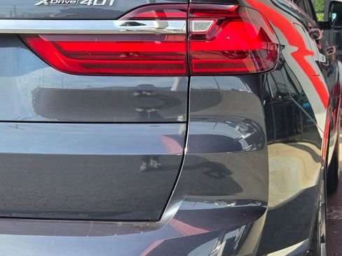 Used 2022 BMW X7 xDrive40i w/ Premium Package image 11