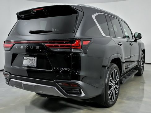 Used 2025 Lexus LX 700h Luxury AWD/4WD image 12