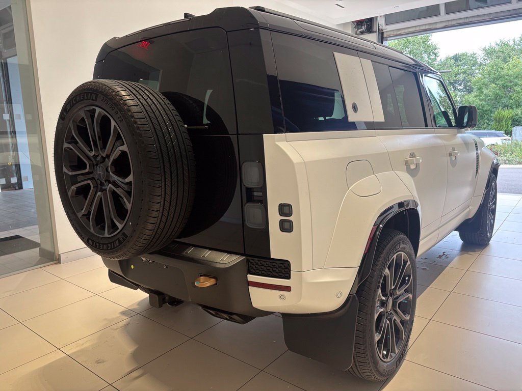 New 2026 Land Rover Defender 110 AWD/4WD image 5