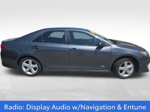 Used 2014 Toyota Camry SE w/ Moonroof Package image 3
