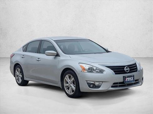 Used 2015 Nissan Altima 2.5 SV FWD image 3