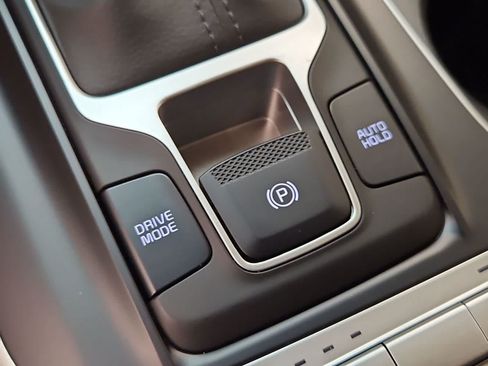 Used 2024 Kia Carnival LX FWD image 29