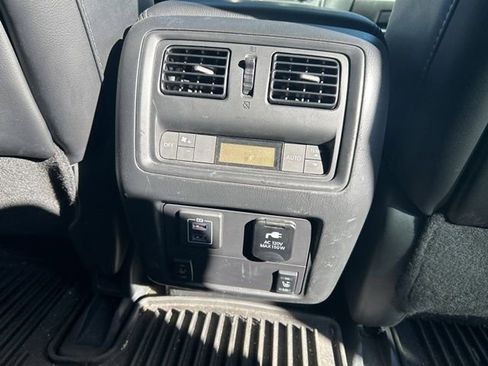 Used 2018 Nissan Pathfinder SL image 22