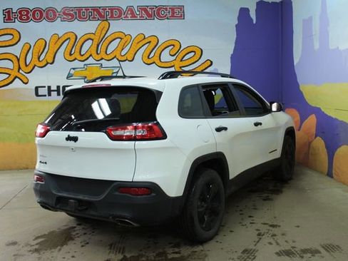 Used 2017 Jeep Cherokee Sport AWD/4WD image 4