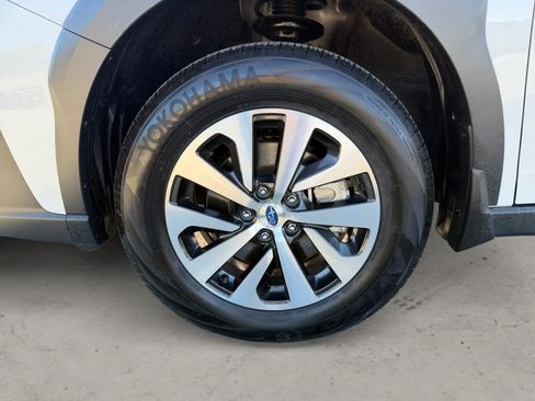 Used 2025 Subaru Outback Premium AWD/4WD image 10