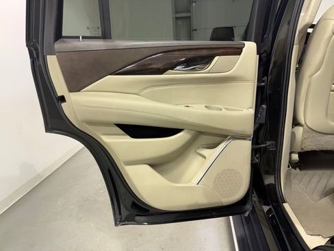 Used 2016 Cadillac Escalade Premium image 24