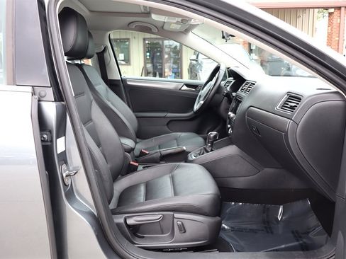 Used 2013 Volkswagen Jetta TDI FWD image 17