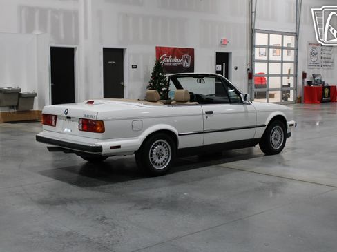 Used 1988 BMW 325i Convertible image 4