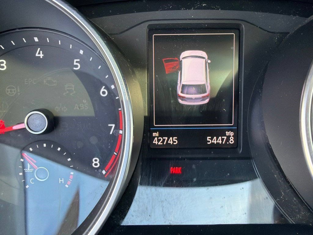 Used 2019 Volkswagen Tiguan SE AWD/4WD image 12