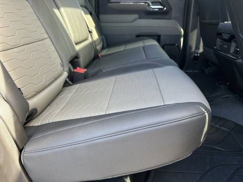 Certified 2025 Chevrolet Silverado 2500 ZR2 w/ Technology Package image 14