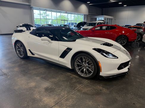 Used 2016 Chevrolet Corvette Z06 w/ 3LZ Preferred Equipment Group RWD image 3