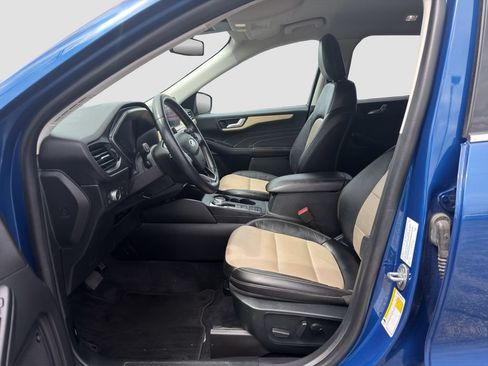 Used 2022 Ford Escape Titanium w/ Titanium Elite Package FWD image 9