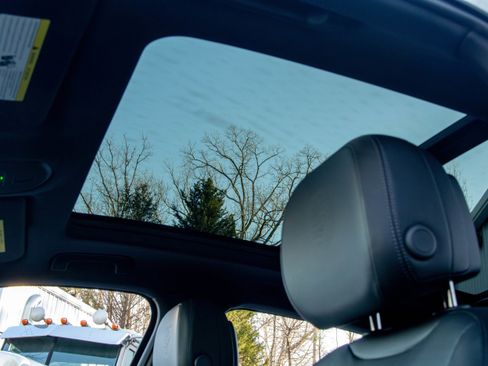 Certified 2024 Porsche Cayenne image 33