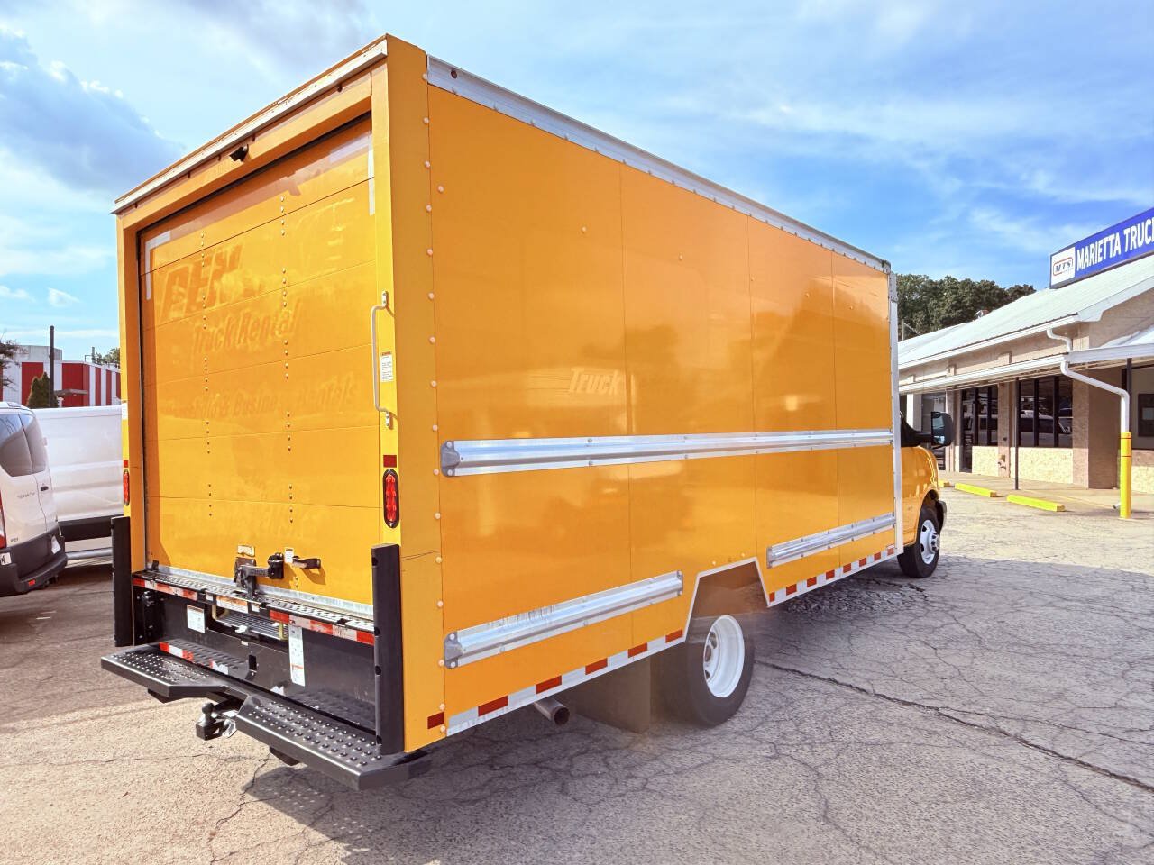 Used 2021 GMC Savana 3500 Extended w/ Power Convenience Package RWD image 2