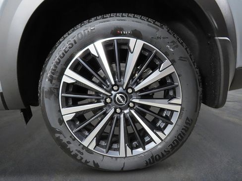 New 2026 Nissan Pathfinder Platinum AWD/4WD image 9