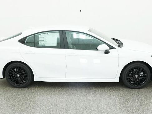Used 2026 Toyota Camry SE FWD image 43