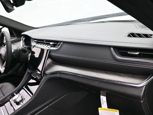 Used 2024 Jeep Grand Cherokee Overland image 19