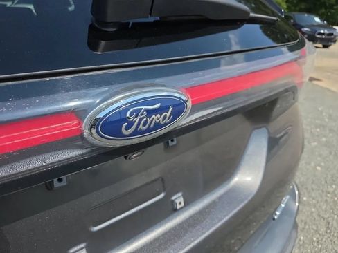 Used 2017 Ford Edge SEL w/ Equipment Group 201A FWD image 10