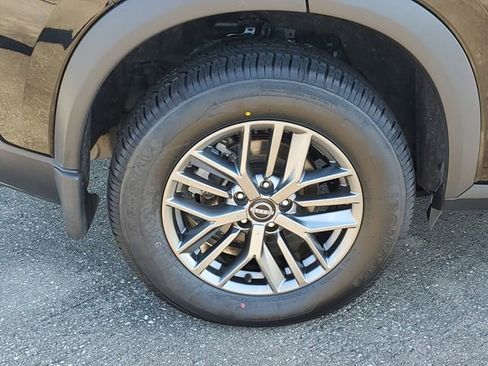 Used 2023 Nissan Rogue S image 5