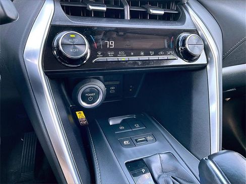 Used 2023 Toyota Venza LE image 22