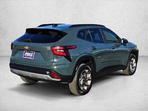 Used 2025 Chevrolet Trax LT FWD image 5