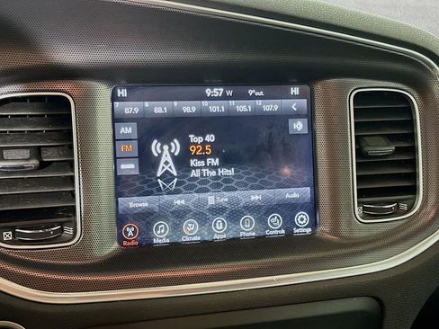 Used 2017 Dodge Charger SXT image 19