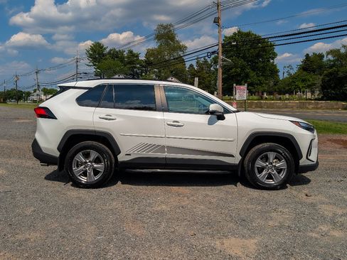 Used 2023 Toyota RAV4 XLE AWD/4WD image 4