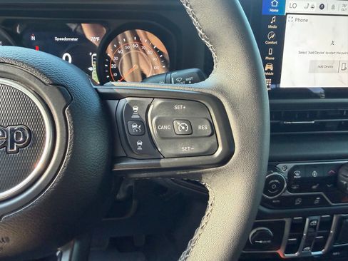 Used 2025 Jeep Gladiator Sport AWD/4WD image 15