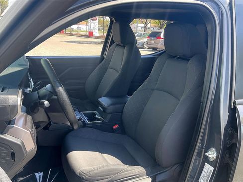 Used 2025 Toyota Tacoma SR5 AWD/4WD image 29
