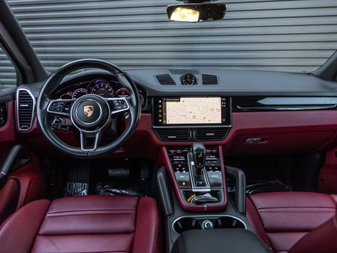 Certified 2023 Porsche Cayenne image 11