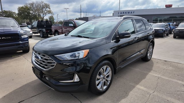 Used 2019 Ford Edge Titanium w/ Cold Weather Package AWD/4WD image 3