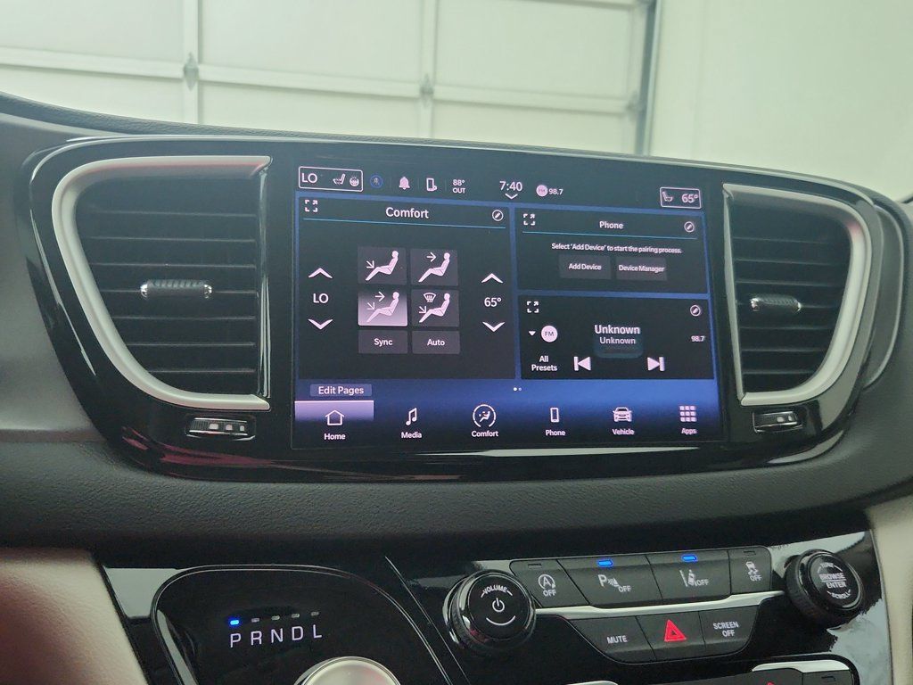 Certified 2024 Chrysler Pacifica Touring-L FWD image 27