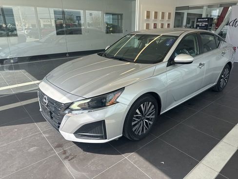 Used 2023 Nissan Altima 2.5 SV FWD image 6