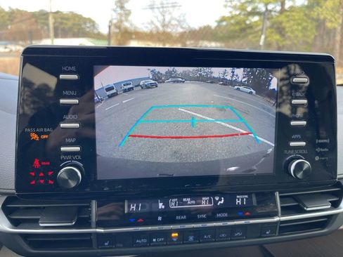 Used 2021 Toyota Sienna XLE image 11