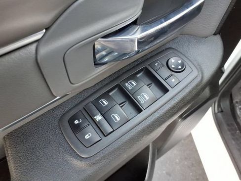 Used 2022 RAM 1500 Classic SLT AWD/4WD image 25