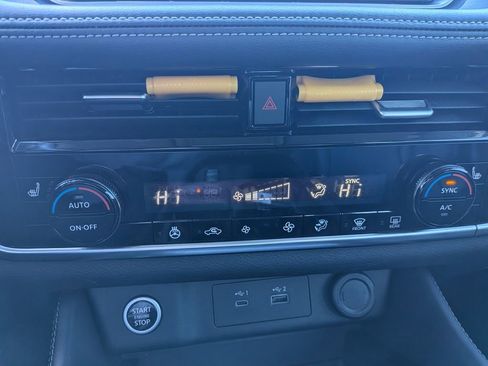 Used 2023 Nissan Rogue SL image 18